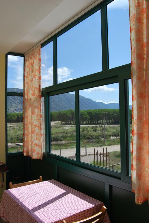 H And H Guesthouse Velipojë Esterno foto