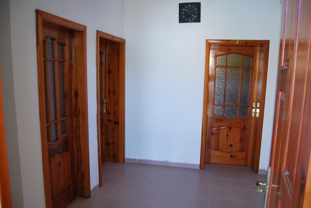 H And H Guesthouse Velipojë Esterno foto
