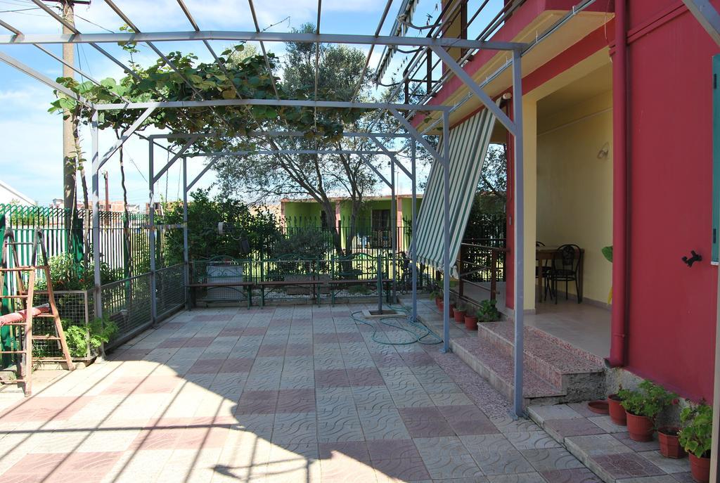 H And H Guesthouse Velipojë Esterno foto