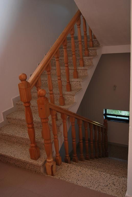 H And H Guesthouse Velipojë Esterno foto